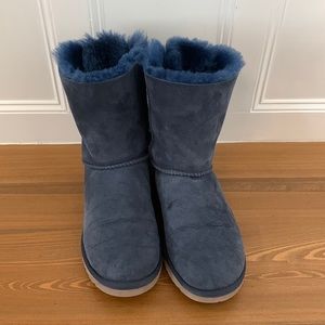UGG Women’s Bailey Bow II Ankle Boots: Navy Size USA 8.